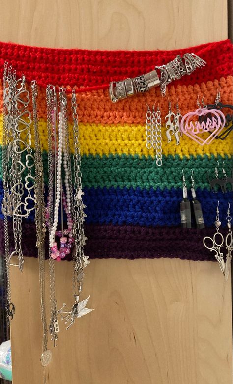 🏳️‍🌈 in lgtbq flag Pride Flag Diy, Crochet Lesbian Flag, Diy Pride Flag, Trans Crochet, Earring Organization, Jewlery Holder, Flag Diy, Bi Flag, Crochet Jewlery