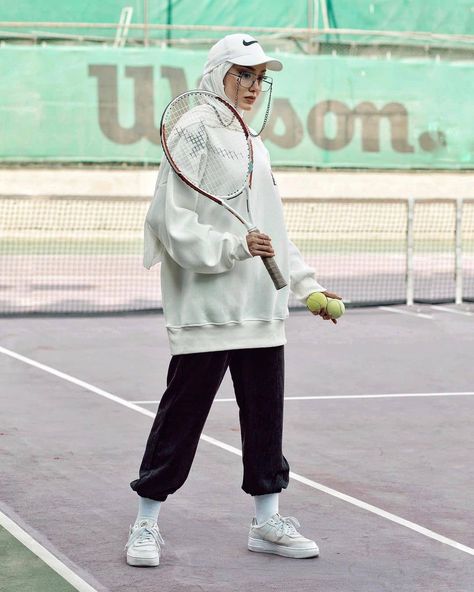 Hijabi Sports Outfit, Modest Sporty Outfits, Hijab Gym Outfit, Hijab Sport Outfit, Modest Workout Clothes, Modest Workout, Sporty Chic Outfits, Runners Outfit, Sports Hijab