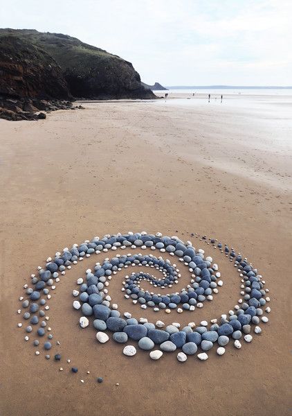 Stone - Jon Foreman Beach Land Art, Art Of Balance, Garden Rock Art, Rock Sculpture, Art Pierre, Balance Art, Rock Garden Design, Deco Nature, Earth Art