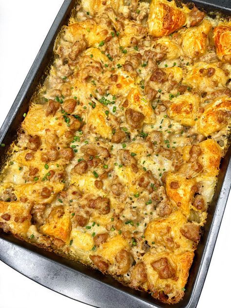 Vegan Sausage Biscuits and Gravy Casserole Vegetarian Sausage Gravy, Vegan Sausage Casserole, Vegan Breakfast Casseroles, Vegan Road Trip Food, Vegan Dinner Casserole, Sausage Biscuits And Gravy Casserole, Vegetarian Biscuits And Gravy, Sausage Biscuits And Gravy, Green Chile Breakfast