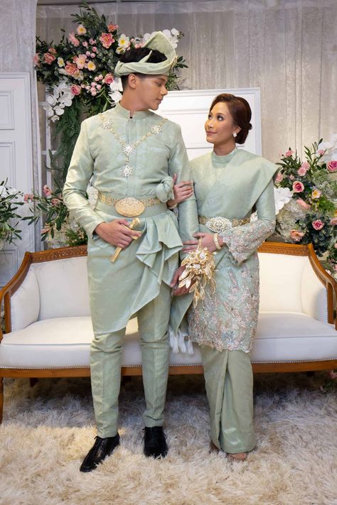 Nikah Poses, Songket Wedding Dress, Wedding Songket, Songket Wedding, Malay Wedding Dress, Baju Kahwin, Nikah Outfit, Kebaya Wedding, Indonesian Wedding