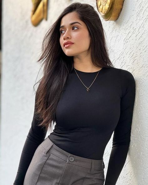 Anne Hathaway Style, Jannat Zubair Rahmani, Jannat Zubair, Amala Paul, Glamorous Hair, Beautiful Photoshoot, Social Media Stars, Hottest Pic, Anne Hathaway