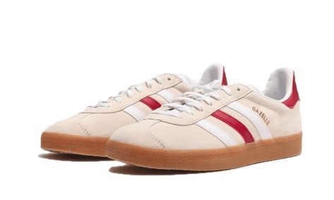 Intemporelle du catalogue Adidas, la Gazelle est de retour dans une version des plus sobre.
Héritage des années 60, cette silhouette emblématique de la marque allemande est habillée d'une tige en nubuck beige et d'empiècements en cuir synthétique ton sur ton. La Adidas Gazelle Collegiate Green est également accompagnée des trois bandes en cuir rouge et blanc caractéristiques sur le panneau latéral et de sa semelle en gomme qui fait son charme.
Classique et iconique, la Gazelle n'a pas fini de sé Adidas Sneakers Mens, Converse Run Star, Yeezy 700, Jordan 2, Nike Dunk High, Adidas Campus, Air Jordan 5, Air Jordan 6, Nike Shox