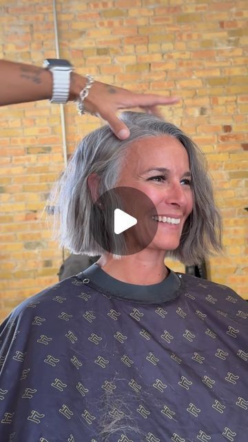 LINH PHAN on Instagram: "SALT & PEPPER BOB 🖤🤍 look at that smile! A beautiful bob on natural gray hair 😁 using @hanzonation NEW HH-O for the cut and @babylissprousa prima 3000 styling iron for the NUWAVE style , finished with @backofbottle texture spray 🔥 #haircut #bobhaircut #hairtransformation #silverhair #shorthair #hairstyles" Short Bobs With Curtain Bangs, Gray Bob With Bangs, Textured Bob With Curtain Bangs, Styling Bob Haircut, Bob For Straight Hair, Bangs For Thinning Hair, Bob Fine Hair, Textured Bob With Bangs, Hairstyles Effortless