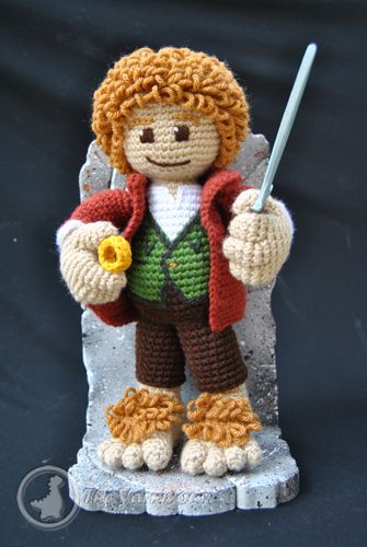 Bilbo Baggins everyone!  Bilbo is from Tolken’s The Hobbit, his design is a combination of the live-action Hobbit movies and the older Rankin Bass cartoon movie.  It took me an entire weekend to make him, doing nothing but eat, sleep, and crochet!  I entered him in the 2014 California State Fair and won Honorable Mention. Hobbit Crochet Patterns, Hobbit Crochet, Nerd Amigurumi, Geek Crochet, Fantasy Crochet, Crochet Ballet, Amigurumi Characters, Crochet Characters, Crochet Disney