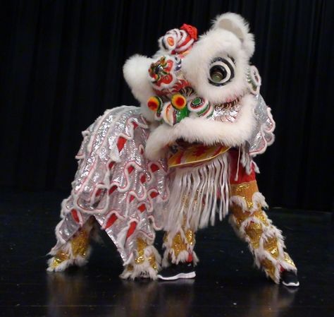 Perceptual Application Development using Intel Perceptual ... Lion Dance Costume, Lion Dragon, Chinese Arts And Crafts, Chinese Lion Dance, Burning Man Art, Dragon Chino, Chinese Lunar New Year, Live A Happy Life, Good Morning My Friend