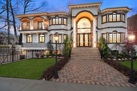 King Of Staten Island, Island Mansion, Country Homes, Best Blogs, Island Home, Staten Island, Rich Girl, Renting A House, The King