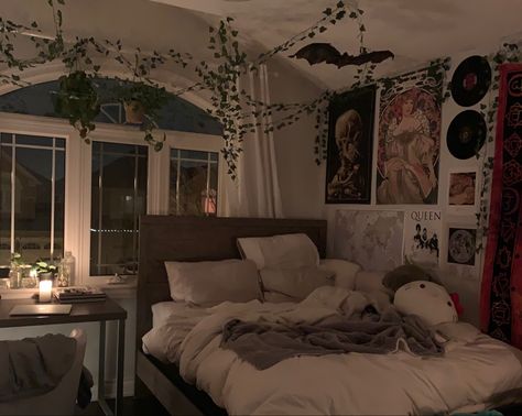 Grunge Bedroom Aesthetic, Grunge Bedroom, Dream Bedroom Inspiration, Chill Room, Home Decor Aesthetic, Room Redesign, Bilik Tidur, Home Aesthetic, Room Deco