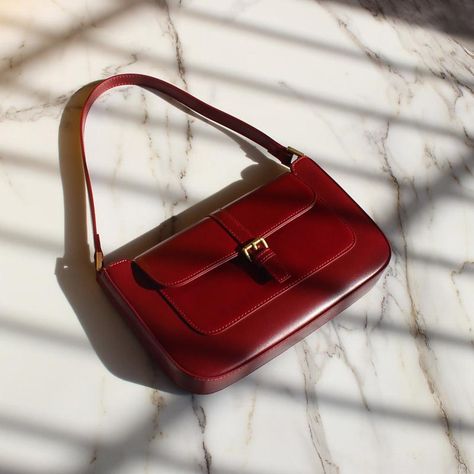 Shoulder Purse Aesthetic, Classic Handbags Designer, Trendy Handbags 2023, Fall Purses 2023, Red Vintage Bag, Red Leather Shoulder Bag, Trendy Bags 2023, Maroon Purse, Purse Inspiration