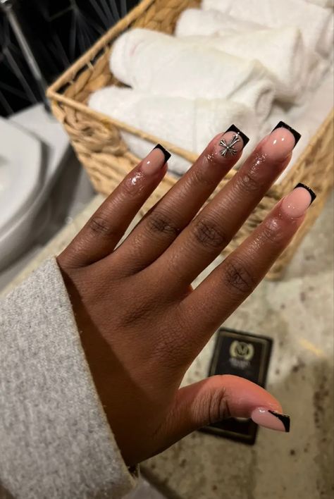 Nail Ideas Black Girls Short, Black Nail Designs Black Women, Cute Short Nail Sets Black, Black Short Acrylic Nails, Nail Inspo Black Women, Nail Ideas Black Women, Black Girls Nails, Trending Nail Colors, Nail Colors And Designs