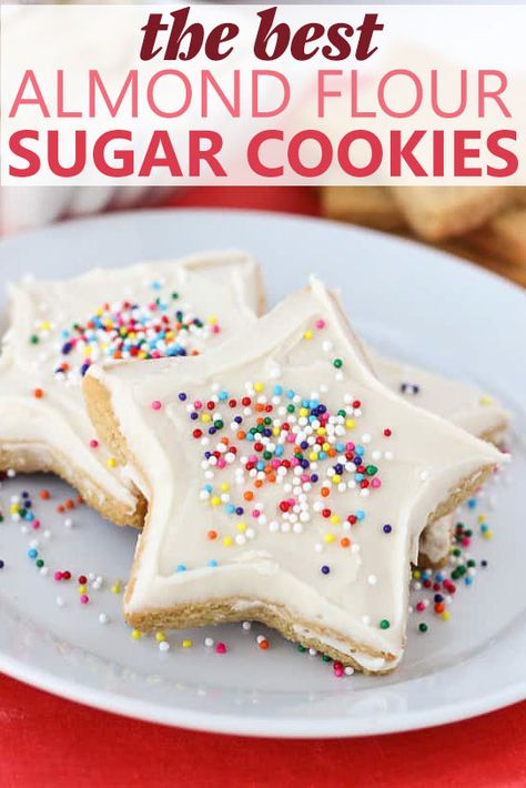 Hundreds of reviewers agree these gluten-free almond flour sugar cookies can't be beat! #glutenfreesugarcookies #glutenfreechristmascookies #almondflourcookies Almond Flour Sugar Cookies, Cookies Sans Gluten, Cookies Holiday, Gluten Free Sugar Cookies, Patisserie Sans Gluten, Cookies Gluten Free, Gluten Free Christmas, Paleo Sweets, Almond Flour Recipes