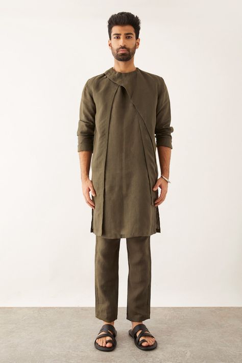 Buy Green 100% Linen Solid Daha Round Neck Kurta For Men by Son of A Noble Snob Online at Aza Fashions. Layered Kurta, Kurta For Men, Kurta Men, Kurta Pant Set, Linen Color, Kurta With Pants, Fashion App, Kurta Set, Military Green