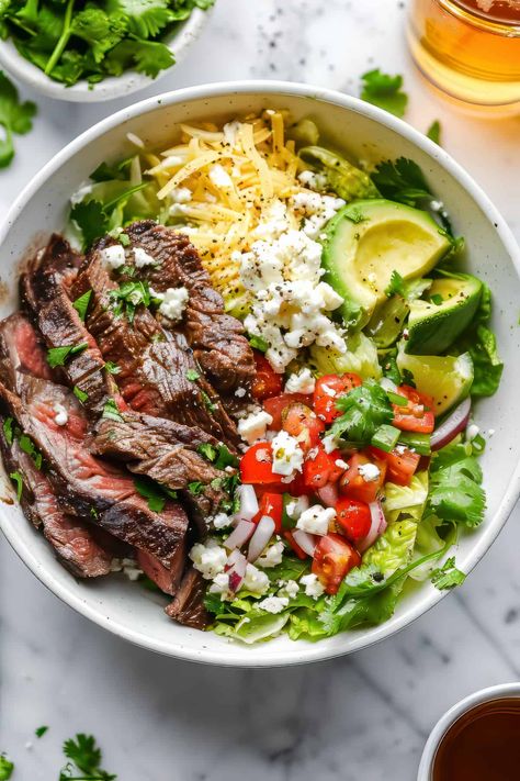 These easy grilled carne asada bowls are the perfect healthy weeknight dinner. A quick marinade for tender juicy beef, (skirt steak is perfect here) and these bowls are pretty much ready to go. Skip the rice to keep the whole dinner keto friendly and make weeknight dinners simple and healthy. #dinner #cleaneating #Mexican Clean Simple Dinners, Healthy Carne Asada Bowl, Skirt Steak And Rice, Healthy Dinner Recipes With Steak, Beef Power Bowls, Keto Summer Dinners, Meals With Red Meat, Two People Dinner Ideas, Summer Meals Dinner Beef