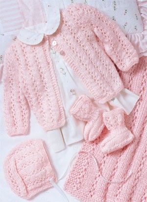 Stickbeskrivning Barn, Layette Pattern, Baby Cardigan Knitting Pattern Free, Cardigan Bebe, Baby Cardigan Pattern, Knit Baby Sweaters, Baby Layette, Baby Cardigan Knitting Pattern