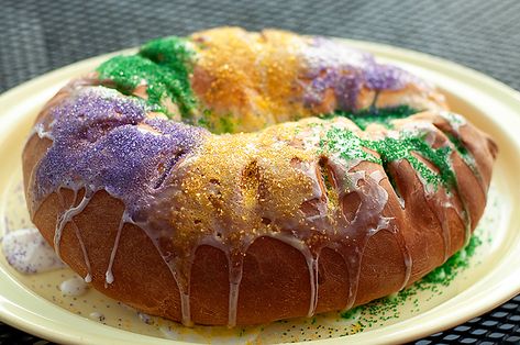 Mardi Gras King Cake Kings Cake Recipe, King Cake Tradition, Gluten Free King Cake, Mardi Gras Desserts, Kings Cake, King Cake Recipe, Mardi Gras King Cake, Mardi Gras Food, Traditional Cakes