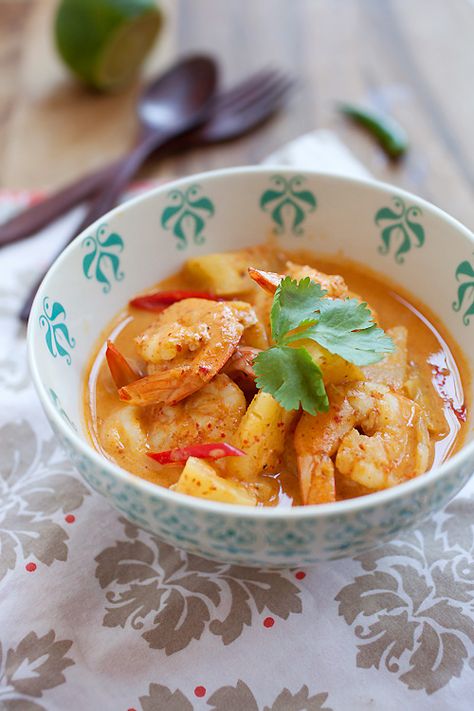 Thai shrimp and pineapple recipe | rasamalaysia.com Pineapple Curry Recipe, Shrimp And Pineapple, Asian Seafood, Pineapple Curry, Pineapple Shrimp, Chinese Food Recipes, Thai Shrimp, Roasted Duck, Rasa Malaysia