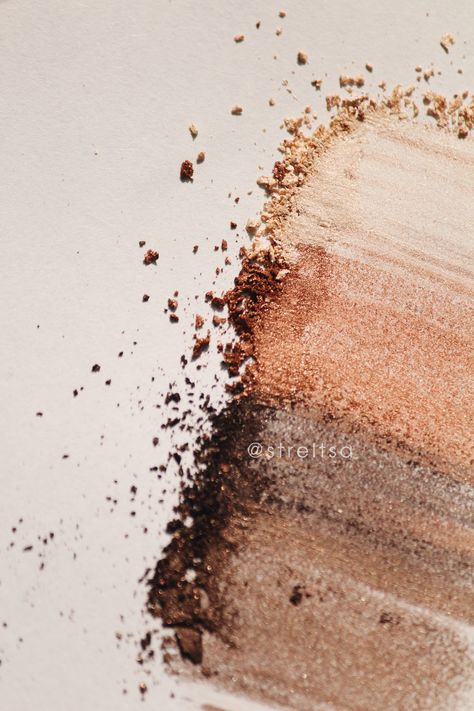 #makeup #Eyeshadow #beautyproducts #beautyproductstexture #beautyproductscontent #content #beautycontent Eyeshadow Texture, Shadow Texture, Highlighter Swatches, Blending Eyeshadow, Texture Photography, Art References, Makeup Eyeshadow, Eye Shadow, Highlighter