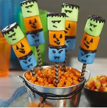 dulces para halloween caseros para fiestas Diy Halloween Party Treats, Halloween Candy Bark, Halloween Treats To Make, Cute Halloween Treats, Spooky Halloween Treats, Halloween Party Treats, Healthy Halloween Treats, Halloween Sprinkles, Halloween Treats For Kids