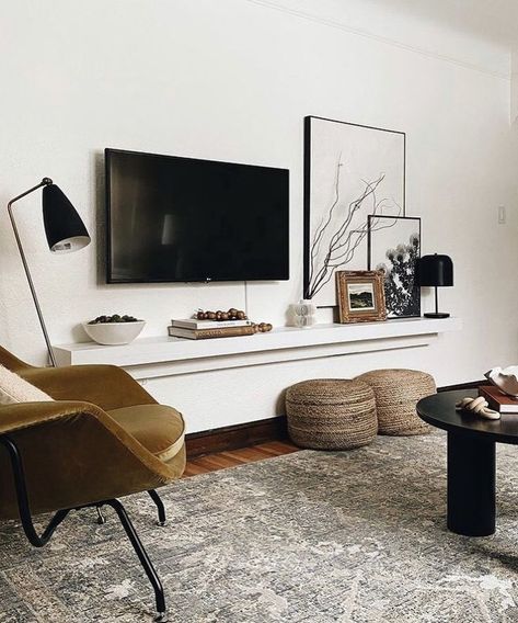 Art Over Tv, Tv Room Layout, Tv Living Room, Small Tv Room, All White Room, Media Shelf, Apartment Life, Wall Bracket, Beautiful Living Rooms