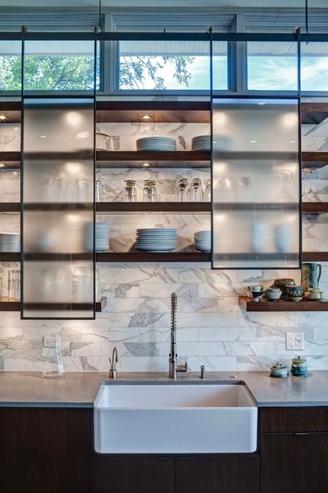 Open shelving Modern Contemporary Kitchen, Contemporary Kitchen Cabinets, Glass Shelving, Upper Kitchen Cabinets, New Kitchen Cabinets, Kitchen Cabinet Remodel, Classic Kitchen, Contemporary Kitchen Design, Modern Kitchen Cabinets