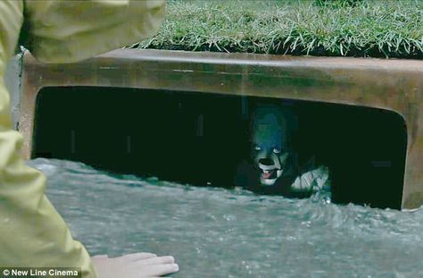 THE END FOR GEORGIE . Pennywise Georgie, You'll Float Too, Pennywise The Clown, Its 2017, Worst Movies, Movies 2017, Halloween 2018, Horror Stories, Stephen King