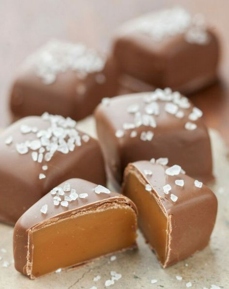 Easy Carmel, Carmel Recipe, Carmel Candy, Caramel Candies Recipe, Caramel Recipe Easy, Easy Candy Recipes, Baking 101, Candy Recipe, Candy Recipes Homemade