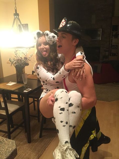 Dalmatian & Firefighter Meme Costume, Halloween Costumes Diy Couples, Cute Couples Costumes, Funny Couple Halloween Costumes, Kostuum Halloween, Best Couples Costumes, Best Friend Halloween Costumes, Halloween Coustumes, Couples Halloween Outfits