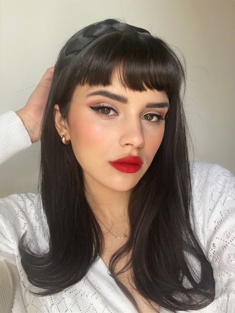 Parisian Make Up Look, France Makeup Look, Elegant Makeup Aesthetic, Makeup Looks Vintage, Modern Pinup Makeup, French Make Up Look, Nyc Makeup Looks, French Makeup Look Aesthetic, French Maid Makeup