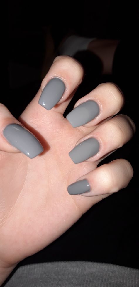 Light Gray Nails Acrylic, Gray Toe Nails, Nail Art Abu Abu, Gray Nails Matte, Gray Dip Nails, Acrylic Nails Gray, Simple Grey Nails, Short Gray Nails, Grey Nail Ideas Acrylic