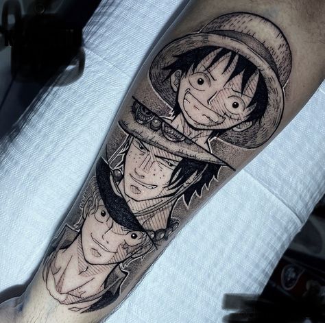 Luffy Ace Sabo, Shen Long Tattoo, Unique Hand Tattoos, Hand Tattoo Designs, Luffy Ace, Ace Sabo Luffy, One Piece Tattoos, Anime Tattoo, Small Hand Tattoos