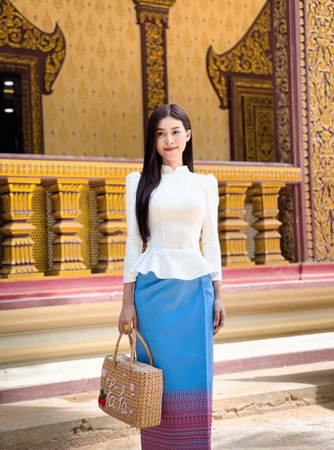 Thailand Clothes, Burmese Dress, Cambodian Dress, Khmer Dress, Fashion Model Sketch, Traditional Dresses Designs, Everyday Casual Outfits, Myanmar Traditional Dress, Myanmar Dress