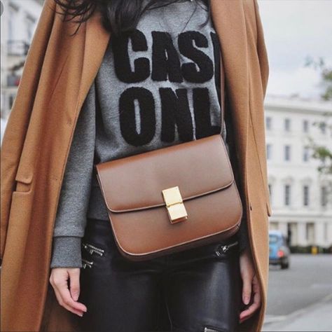 0731460a8a5ce1626210cbf4385ae0efdesc48760254ri Celine Classic Box Bag, Celine Classic Box, Celine Box Bag, Celine Box, Street Wear Outfits, Mode Tips, Blazer Outfit, Brown Bag, Brown Handbag