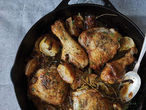 Cook this: Braised chicken with apples and cider from Cannelle et Vanille Chicken With Apples, Crispy Baked Chicken Thighs, Cornish Hen Recipe, Cornish Hen, Spoon Fork Bacon, Apple Cider Recipe, Crispy Baked Chicken, Cider Recipe, Fingerling Potatoes