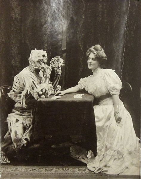 Dancing with Devil: 25 Horror Vintage Pictures of People Posing Intimately With Skeletons ~ vintage everyday Vintage Bizarre, Creepy Vintage, Victorian Photos, 50th Birthday Invitations, People Poses, Post Mortem, Picture Day, Halloween Photos, Pictures Of People