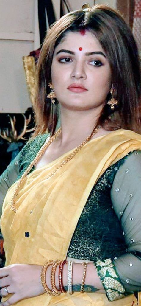 Srabanti chaterjee Srabanti Chatterjee Saree, Cultural Beauty, Mexican Women, Casual Indian Fashion, Bridal Beauty, Indian Beauty Saree, Bra Women, Bollywood Actress, Indian Fashion