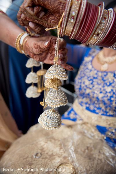 Stunning bridal kaleere. https://www.maharaniweddings.com/gallery/photo/140984 Bride Kalere, Kalire Bridal, Kalire Designs, Bridal Kaleere, Bridal Jewlery, Bridal Chura, Kundan Jewellery Bridal, Indian Wedding Photography Couples, Kundan Bangles