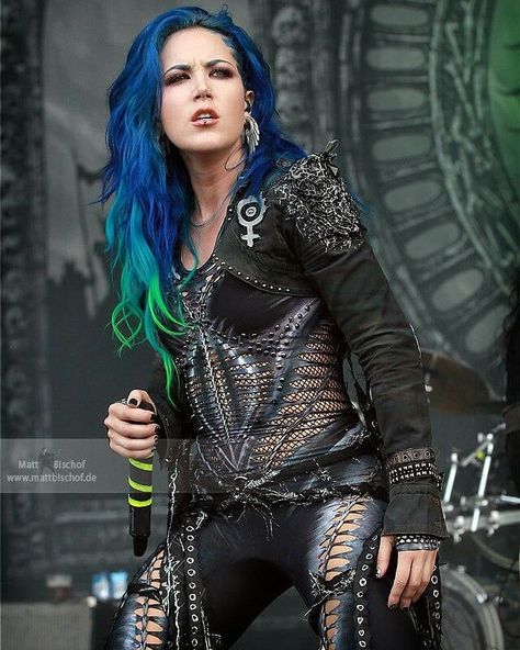 Alissa White Gluz of Arch Enemy #alissawhitegluz #alissa #archenemy #metalvocals #metalgirls #femalevocals #harshvocals #fullmetalgirls #bluehair #queen photo credit goes to @mattbishopphoto Alissa White Gluz, Trendy Hair Color Ideas, Ladies Of Metal, Alissa White, Rock Princess, Metal Chicks, Heavy Metal Girl, Women Of Rock, Arch Enemy