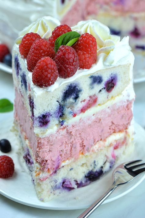 Raspberry Cheesecake Cake - If you are looking for delicious red, white and blue dessert for 4th of July, this cake would be perfect! #raspberry #cheesecakerecipes #4thofjulyideas #cakerecipes Cake Pieces Ideas, Raspberry Cheesecake Cake, Cake Piece, Lemon Blueberry Cheesecake, Blue Desserts, Berry Cake, Cheesecake Cake, Salty Cake, Raspberry Cheesecake