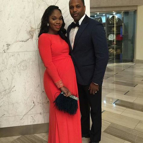 Lovely couple: Sarah Jakes Roberts and Pastor Toure Roberts. Sara Jakes Roberts, Sarah Jakes Roberts Fashion, Nine Months Pregnant, Sarah Jakes Roberts, Royal Attire, Sarah Jakes, African American Couples, Ebony Love, Elegant Photo