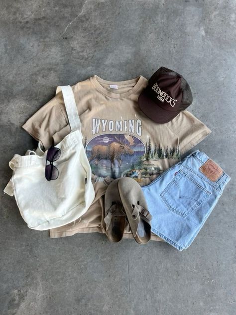 Summer Mountain Vacation Outfits, Casual Academia, Y2k Hippie, Daily Outfit Inspiration, Guys Clothing Styles, Aesthetic Fits, Tomboy Style Outfits, Cool Outfits For Men, Granola Girl