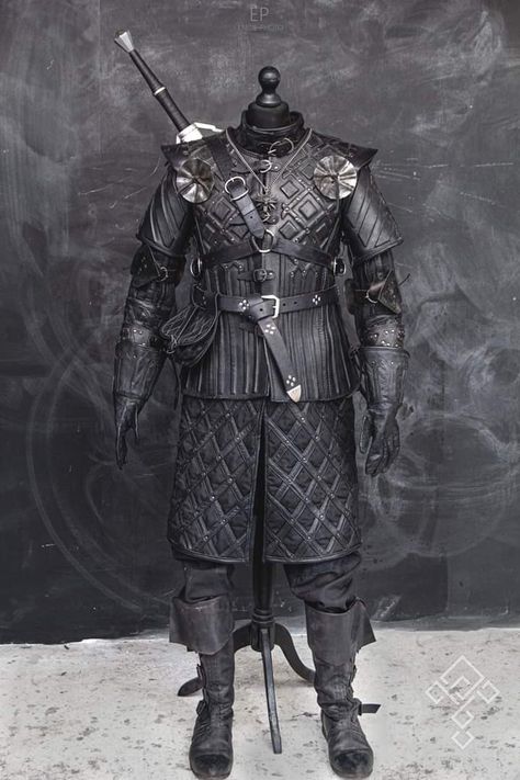 Black Leather Armor, Studded Leather Armor, Witcher Armor, Josh Holloway, Armor Clothing, Tactical Wear, Medieval Clothes, Larp Armor, Historical Armor