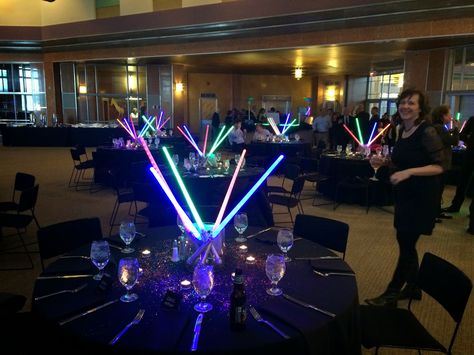 Star Wars centerpiece Star Wars Party Table, Decoracion Star Wars, Birthday Star Wars, Galaxy Party, Table Birthday, Star Wars Jewelry, Bar Mitzvah Party, Party Table Decor, Star Wars Decor