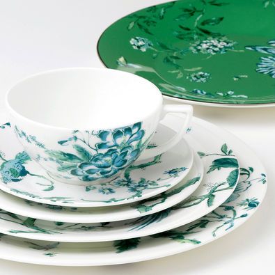 Wedgwood Jasper Conran - Chinoiserie White Dinnerware | Artedona.com Jasper Conran Wedgwood, Registry Wedding, Pantone 2017, White Jasper, White Soup, White Tea Cups, Sentimental Wedding, Wedding Presents, Tea Saucer