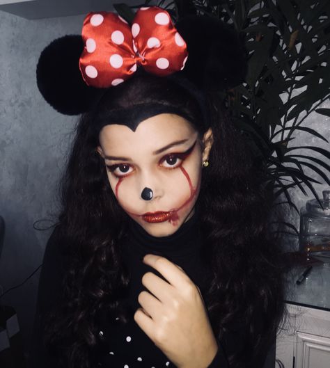 Halloween Mini Mouse Makeup, Scary Minnie Mouse Costume, Mini Mouse Halloween Costumes, Scary Minnie Mouse Makeup, Minnie Mouse Makeup Halloween, Mice Makeup Halloween, Mickey Mouse Kostüm, Minnie Makeup, Minnie Mouse Makeup