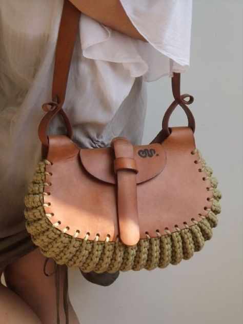 Knit Bag, Bags Online Shopping, Crochet Purses, Harper's Bazaar, Cotton Cord, Knitted Bags, Diy Bag, Beautiful Bags, Bago