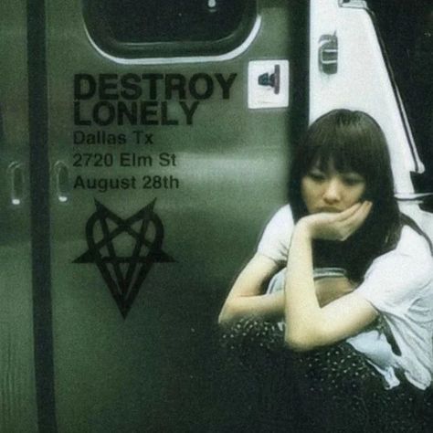 Destroy Lonely on Instagram: “I'm in love with top floor boss gurls @pxnk0r #destroy #destroylonely #destroylonelysnippet #destroylonelyaesthetic #black #blackcat…” Shin Nana, Plane Crafts, Twilight Core, Deco Tv, Destroy Lonely, City Pop, Pahlawan Marvel, Plakat Design, Mia 3