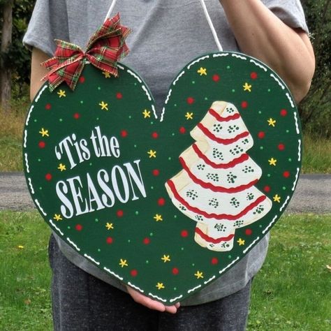 Spruce up your home decor with our handmade wood plaques & signs! 🎄🍁🍎 Perfect for any season, these country-style decorations will add a touch of charm to your indoor or outdoor display. Each piece is carefully crafted by hand and treated for durability. Choose from a variety of themes including pumpkins, apples, and Christmas trees. #homedecor #woodcrafts #handmade #seasonaldecor #autumn #fall #thanksgiving #halloween #christmas 🍂🎃🎁 #eBay #eBaySeller #ByMillerFamilyWoodcrafts Snowman Signs, Cake Winter, Art Hanger, Baseball Christmas, Happy Thanksgiving Turkey, Christmas Plaques, Snowman Sign, Happy Birthday Vintage, Pink Truck