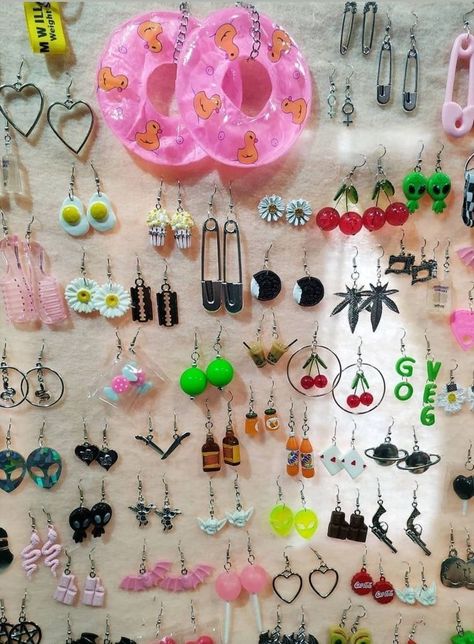 Aretes Aesthetic, Weird Jewelry, Cool Piercings, Indie Jewelry, Funky Earrings, Diy Basket, Aesthetic Shirts, Clay Jewelry Diy, Practical Storage