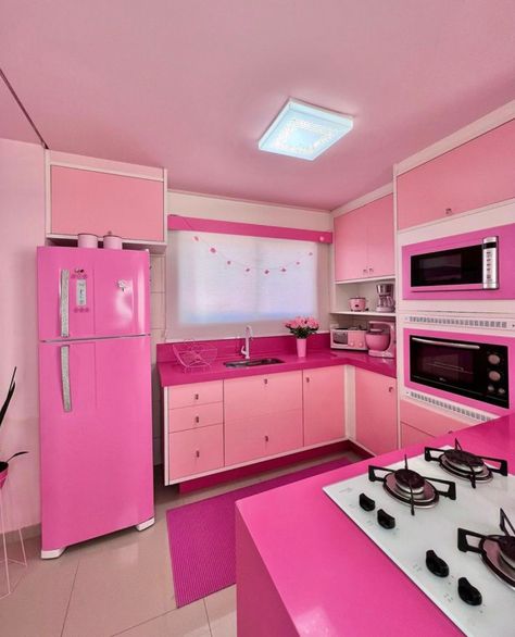 Barbie Dream House Kitchen, Barbie Themed House, Barbie Core Decor, Barbie Inspired Home Decor, Barbie Home Aesthetic, Barbie Room Aesthetic, Barbie Apartment, Pink House Interior, Pink Trailer