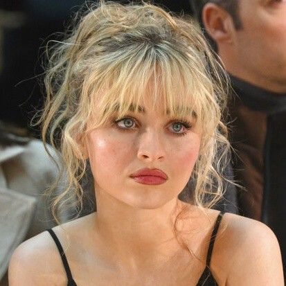 Sabrina Carpenter Wavy Hair, Sabrina Carpenter Curly Hair, Lucy Mccall, Woman Celebrities, 80s Makeup, Girl Crushes, Aesthetic Makeup, Sabrina Carpenter, Short Film